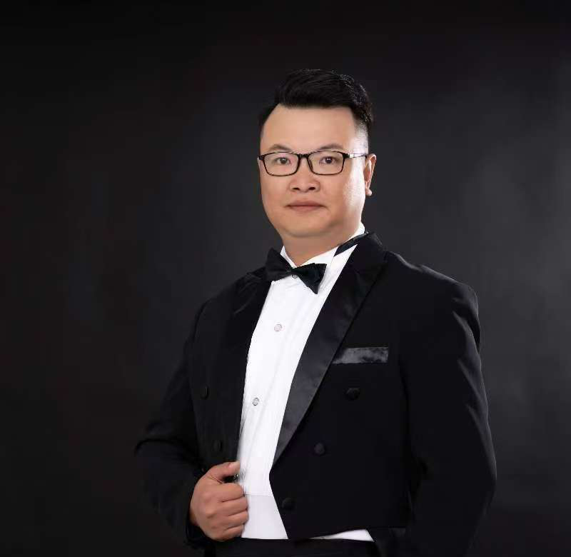 音乐部校长周鹤.png